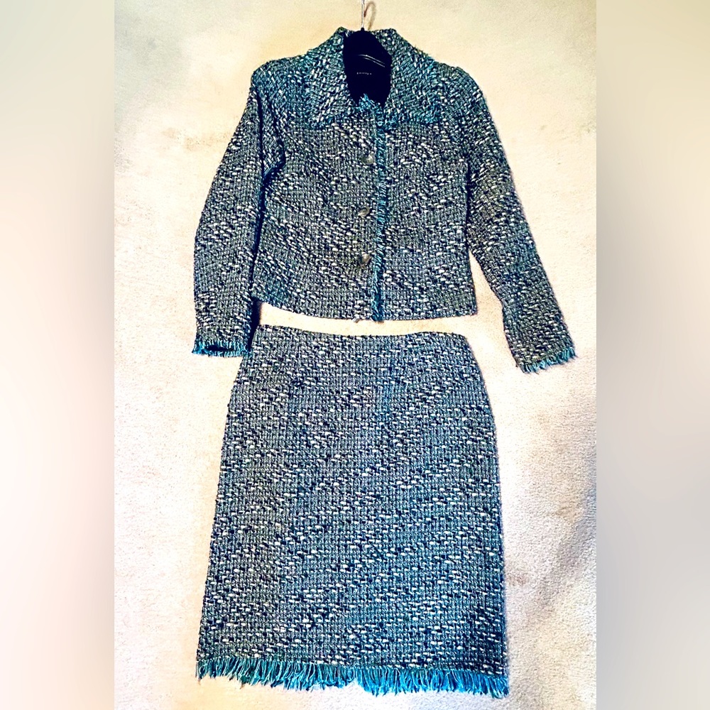 Bentley Size 6 women’s suit